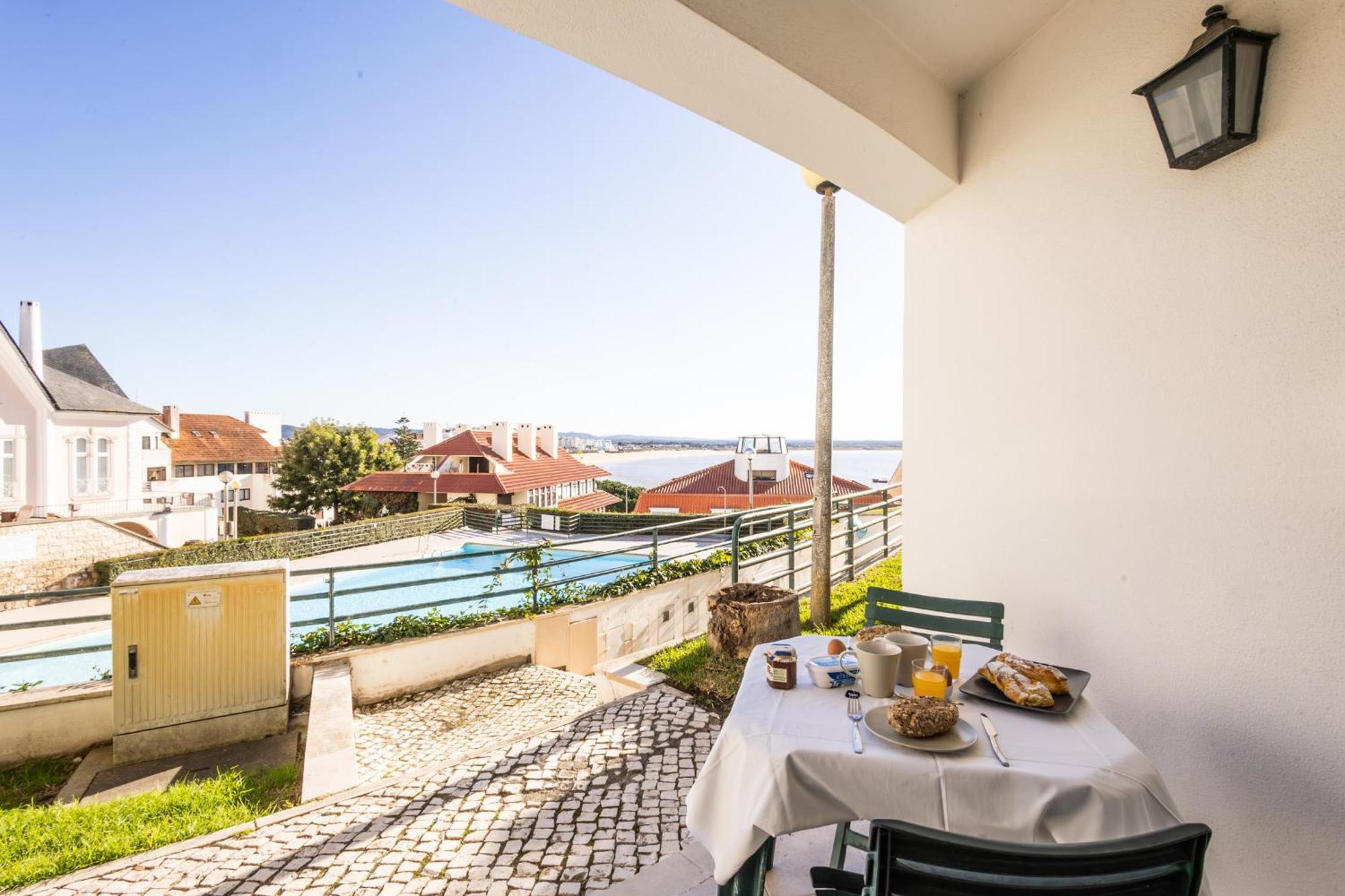 Paradise com vista sobre a baía São Martinho do Porto Exterior foto